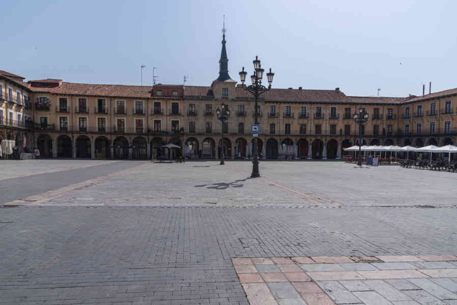 León 006 - plaza Mayor.jpg